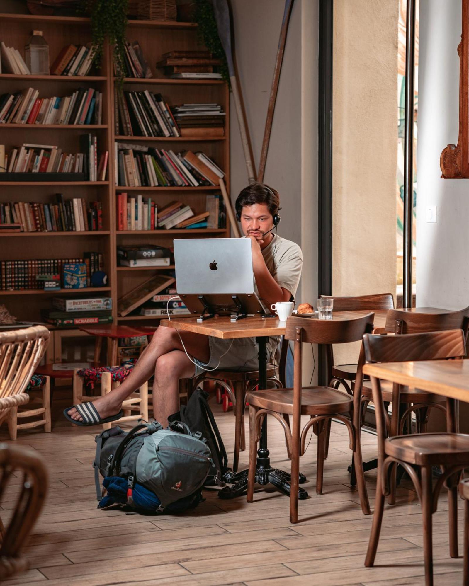 Georges Hostel & Cafe Сет Экстерьер фото